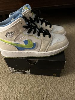 Youth Air Jordan  1 Mid SE Sneaker 