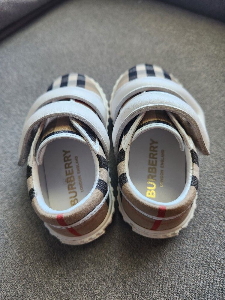  Burberry Shoes L, Size 19