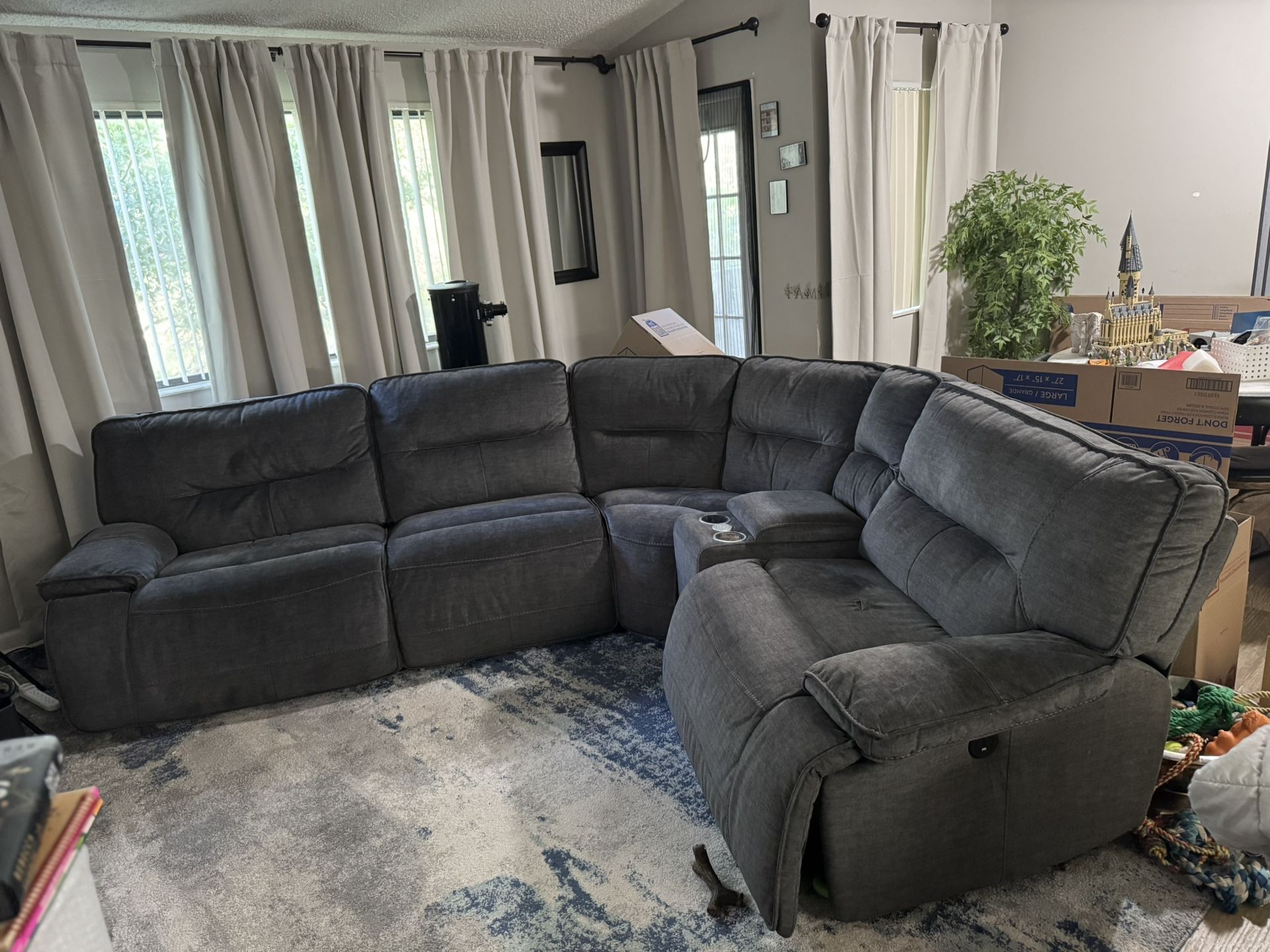 FREE RECLINING 6-SEATER MODULAR COUCH