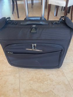 Delasy Rolling Bag – Excellent for Travel & Weekend Getaways