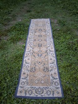 NICE HALLWAY RUNNERS AND SMALL RUGS