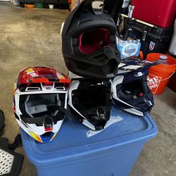 Youth Medium Helmets 