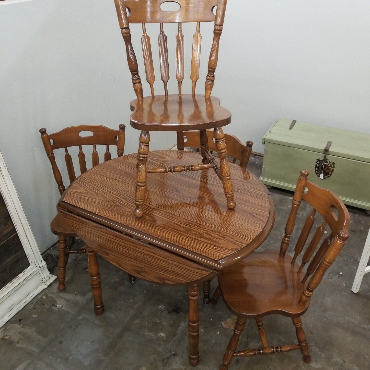 Vintage 5-piece Farmhouse Drop-Leaf Dining Room Set (table w/ 4 chairs)