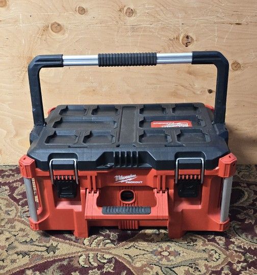 Milwaukee PACKOUT Large Tool Box with tray Almost New. No Low Offers/Trades, Pls. Pick up in Burien Yes Available