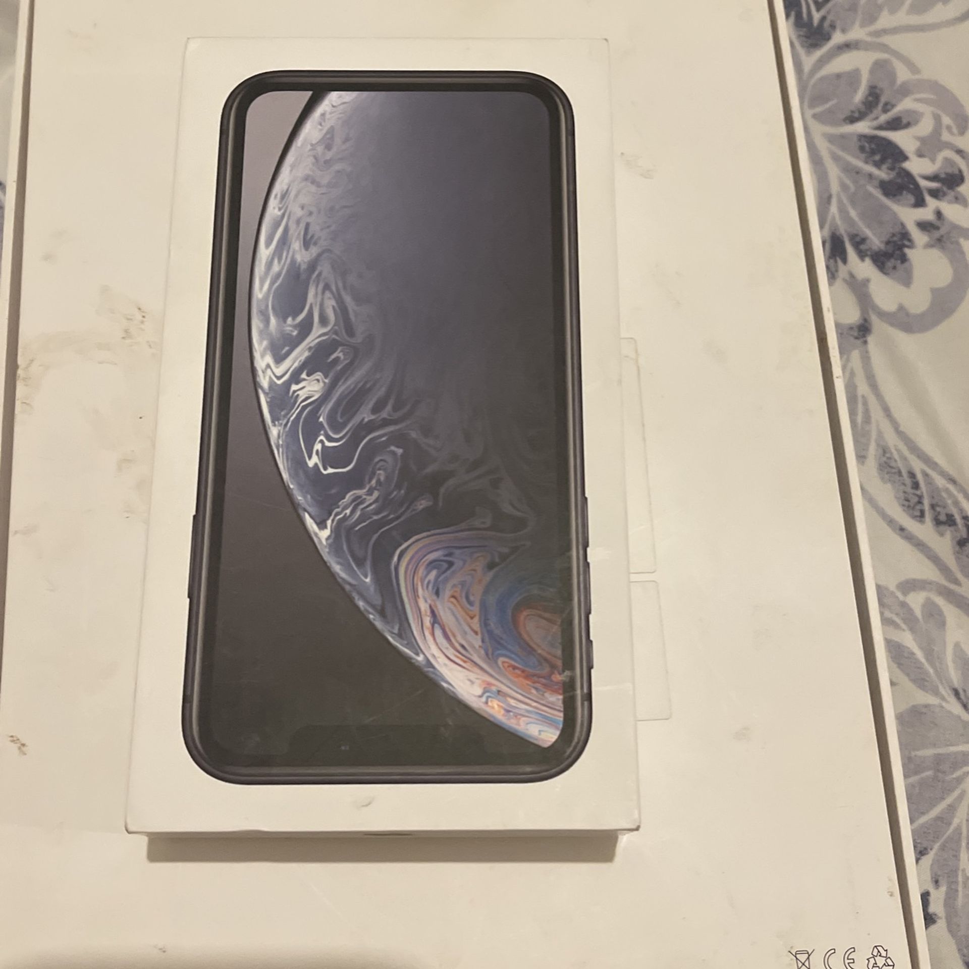 iPhone XR   Black /128 GB 