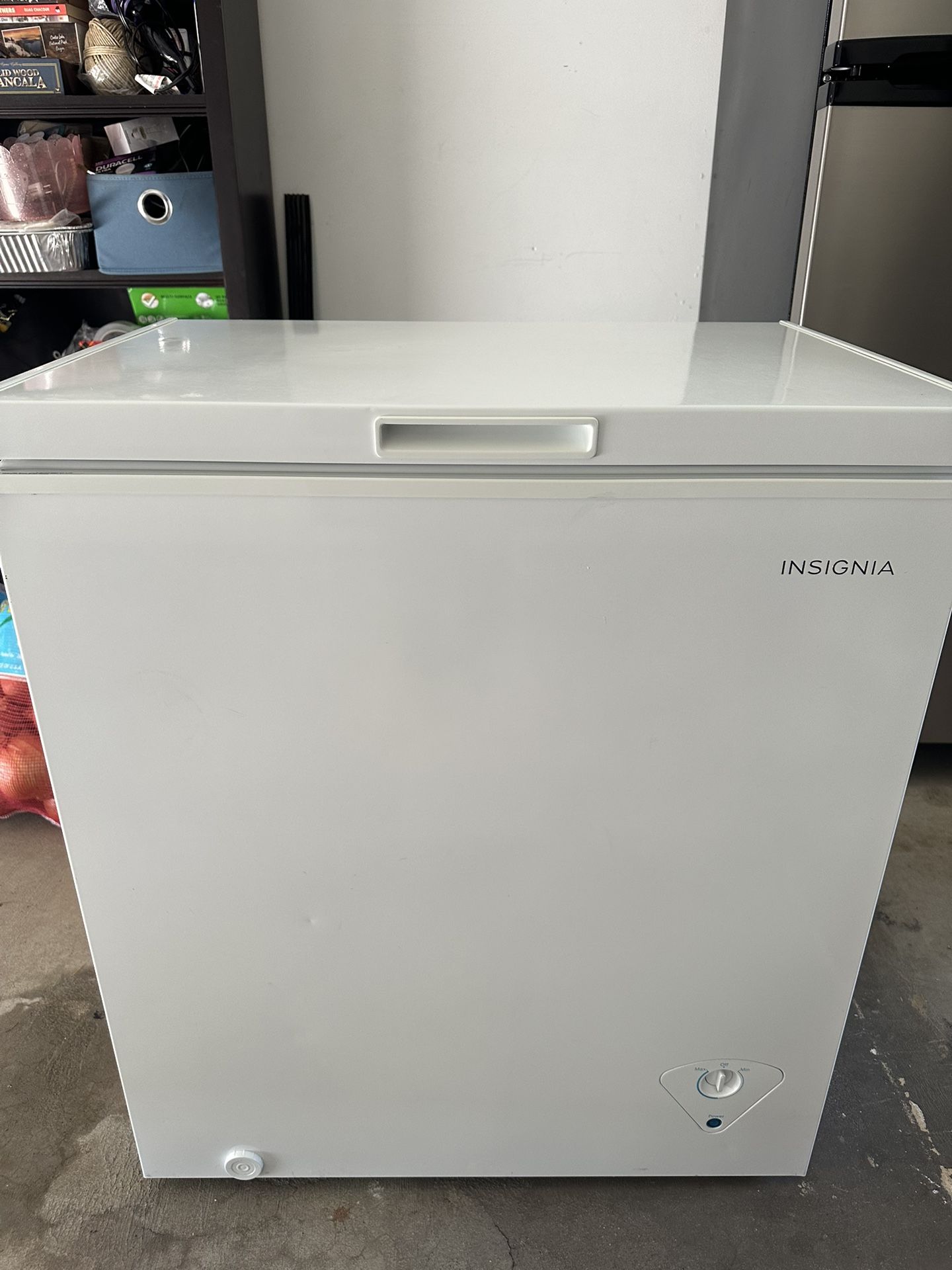 INSIGNIA Freezer