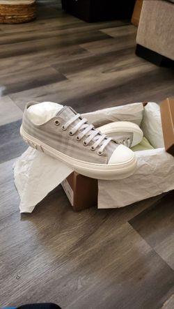 Vintage grey burberrys