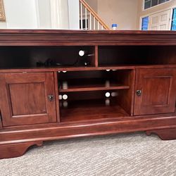 TV/Entertainment Stand