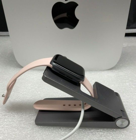 APPLE WATCH SERIES 4 40MM UNLOCKED NEW IN BOX $1 DOWN TODAY REST IN PAYMENTS.NO CREDIT CHECK