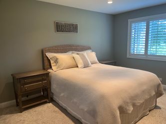 Complete Queen bedroom set