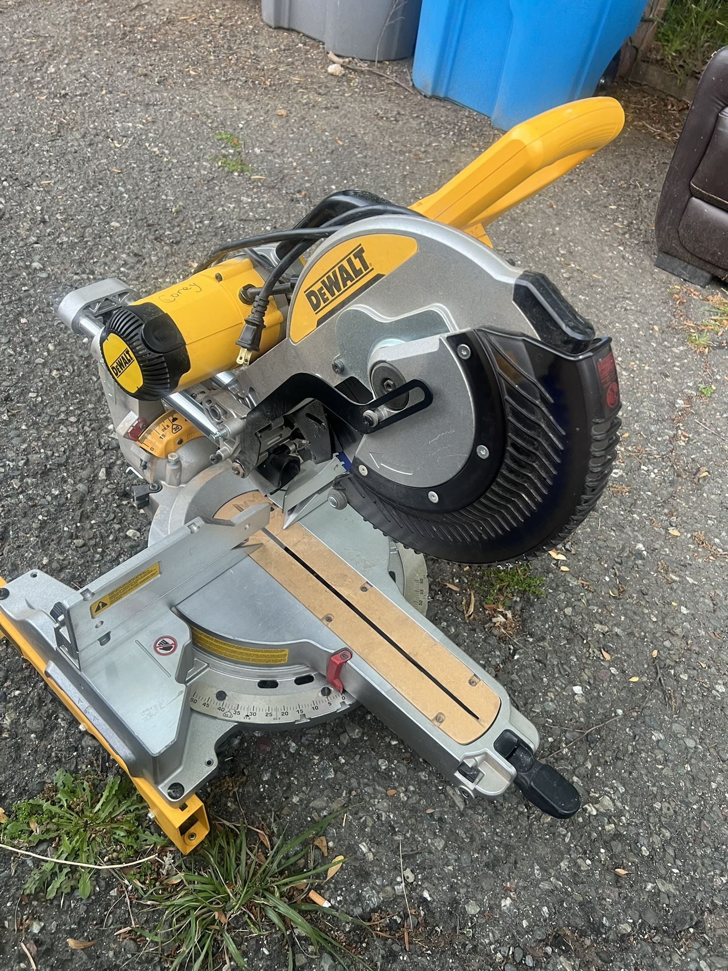 Dewalt Dws780 Double Bevel Compound Miter Saw