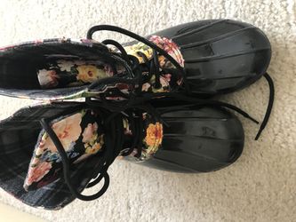 Rain boots size 6 women