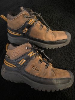Keen boys hiking shoes