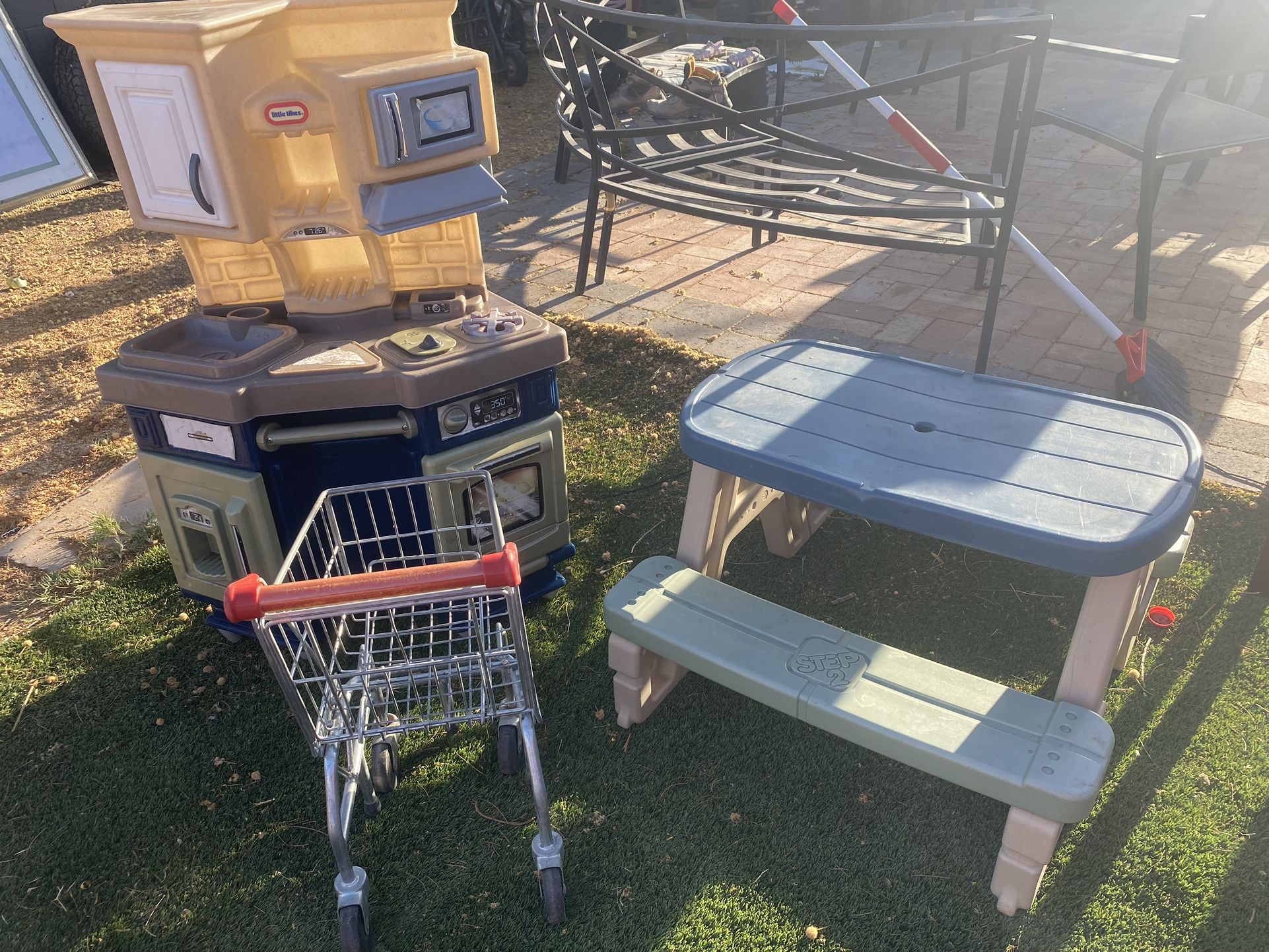 Kitchen / Table Set