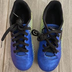 Kids Soccer shoes.  Size 1.5 