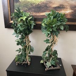 2 Topiary Artificial Plants