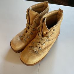 Vintage Garmont Leather Hiking Travel Boots Made in Italy Size 11 8530 Gum Camel