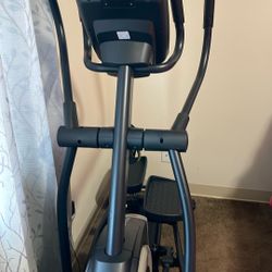 Exercise  ProForm Carbon EL Elliptical. 
