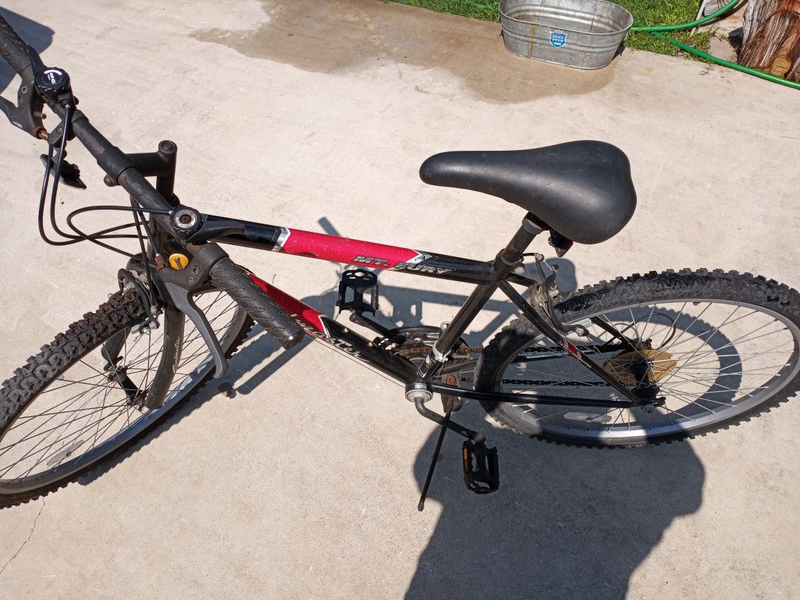 Roadmaster mt fury top 24 mountain bike