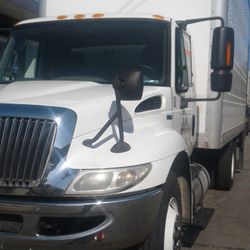 BOX TRUCK W RAIL LIFT 2012 INTERNATIONAL DT. 