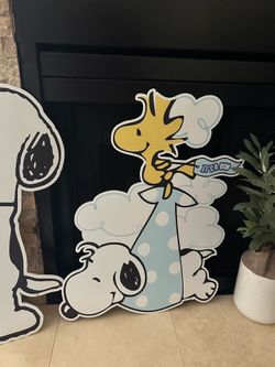 Snoopy baby shower decor