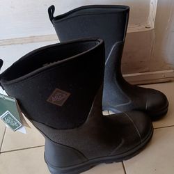 The muck Women's  Steel Toe Boots 11W