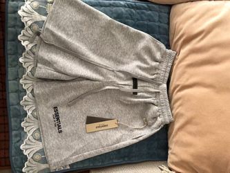 grey shorts