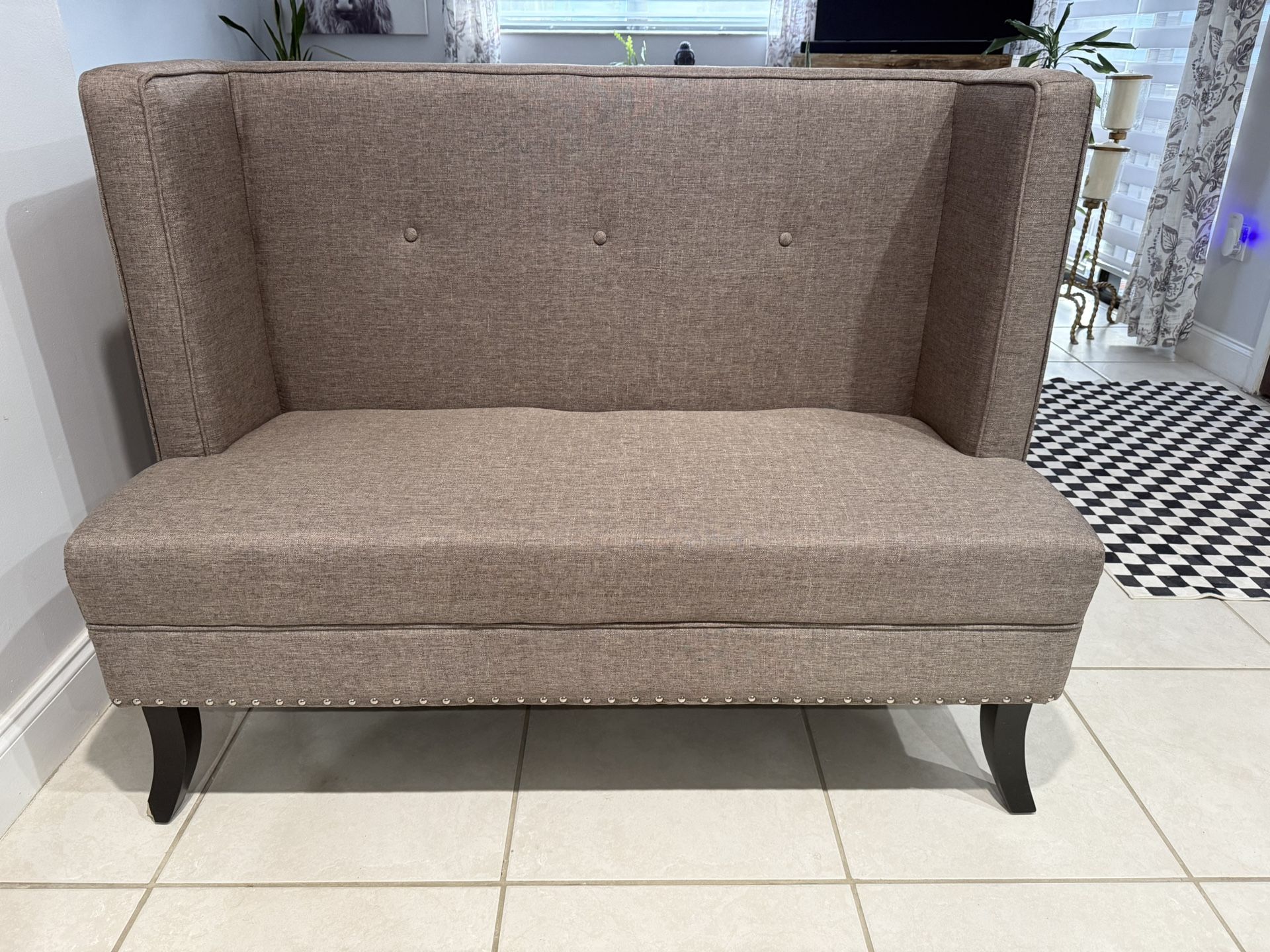 Accent couch