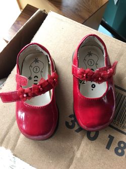Baby girl dress shoes size 3 used but in good condition