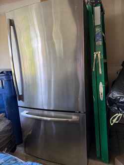 GE stainless Steel fridge