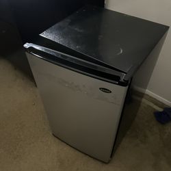 Mini Fridge 