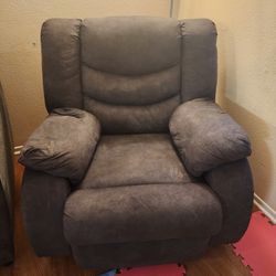 Recliner / Rocker 