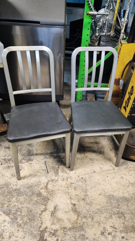 GOOD FORM VINTAGE ALUMINUM CHAIRS