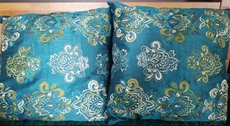 Set of 2 Accent Pillows