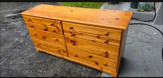 Pine dresser