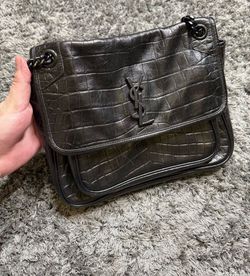 Condition 8/10 Saint Laurent YSL Niki Medium Black Croc Embossed Bag