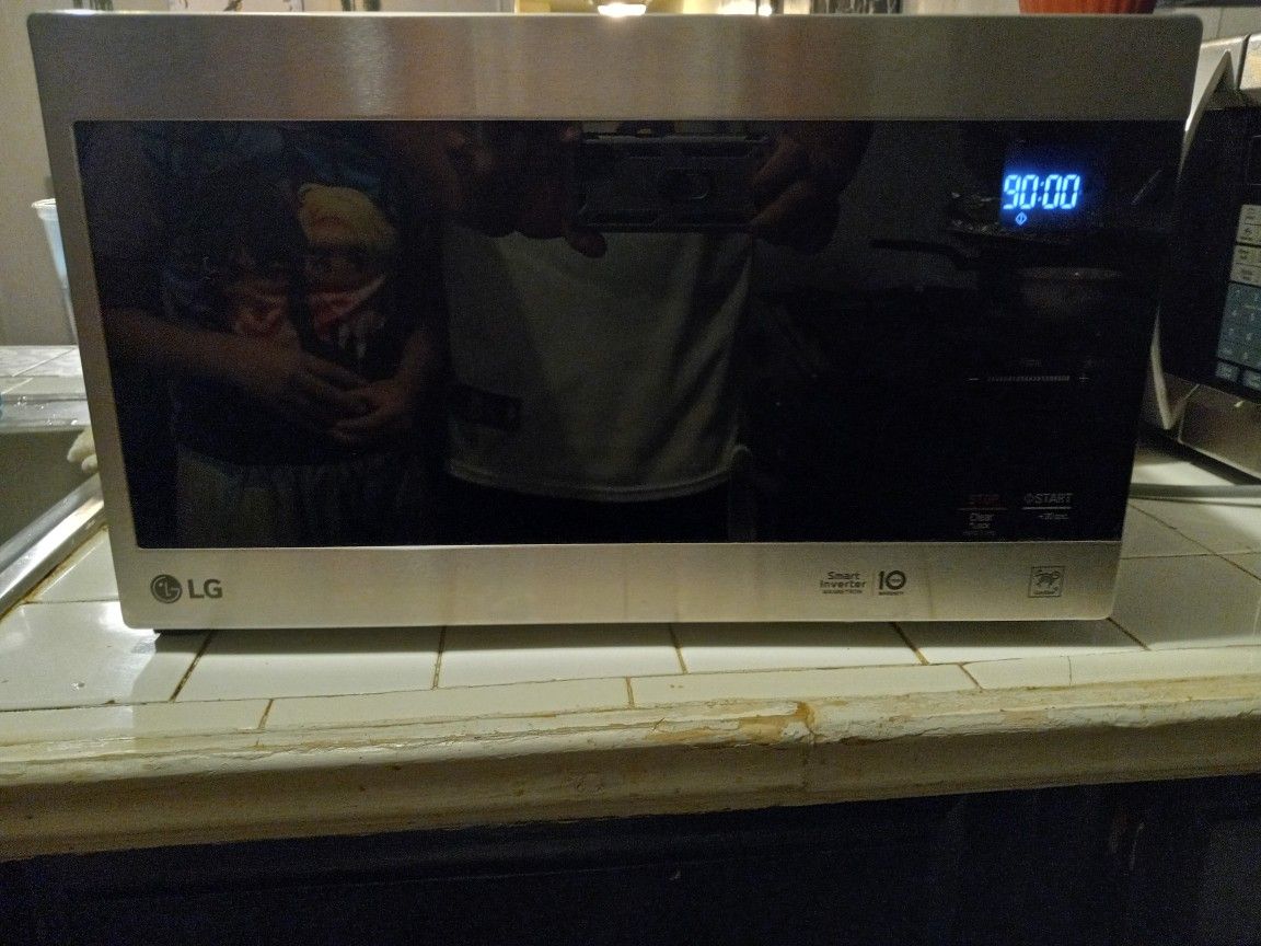 LG LG Smart Touch Screen Microwave