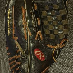 Rawlings Lefty Softball Glove