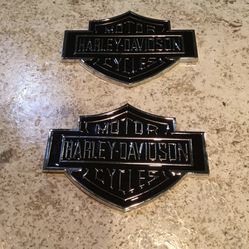 Two Harley Davidson Bar And Shield Motorcycle Emblem Metal Decal Willie G Black & Chrome