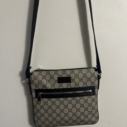 Gucci gg Supreme Messenger Bag