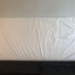MATTRESS WITH MATTRESS COVER (NEW/TWIN/WHITE/BED) 🛏