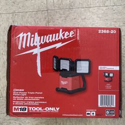 Milwaukee M18 Dual Power Triple Panel Flood Light
