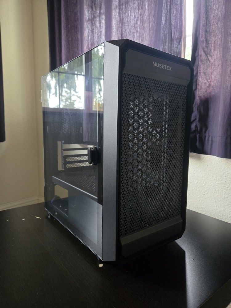 Clean mATX PC Case
