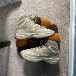 Yeezy boots size 9.5
