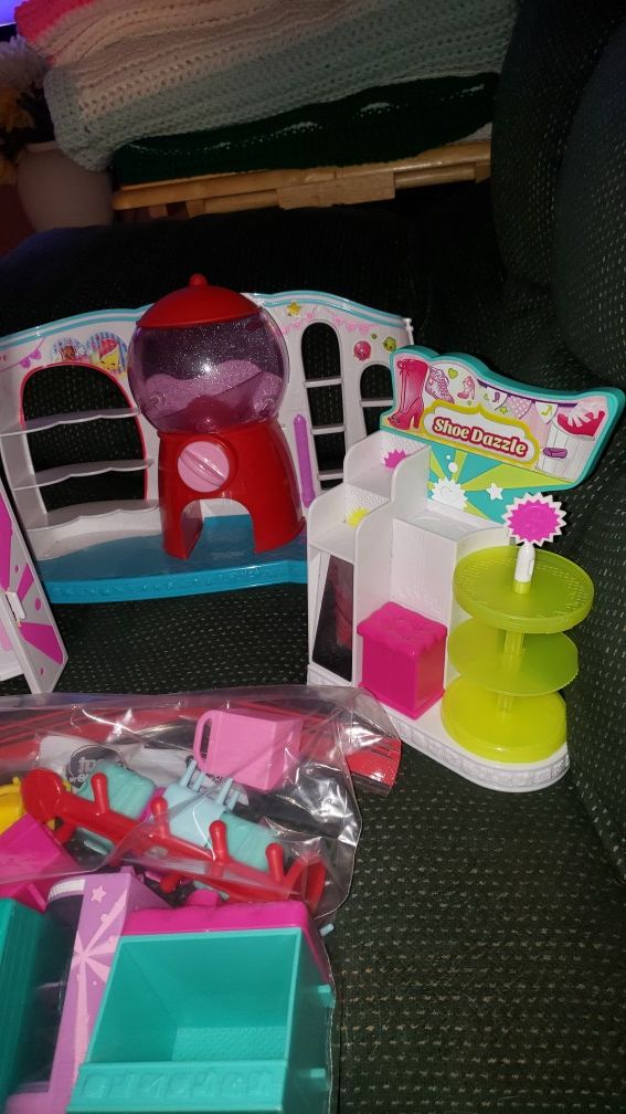 Shopkin furniture and extras