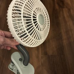 O2COOL 4 inch Portable Battery Powered Stroller Car Desk Clip Fan Gray Excellent Condition 