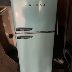 Retro Fridge With Matching Microwave