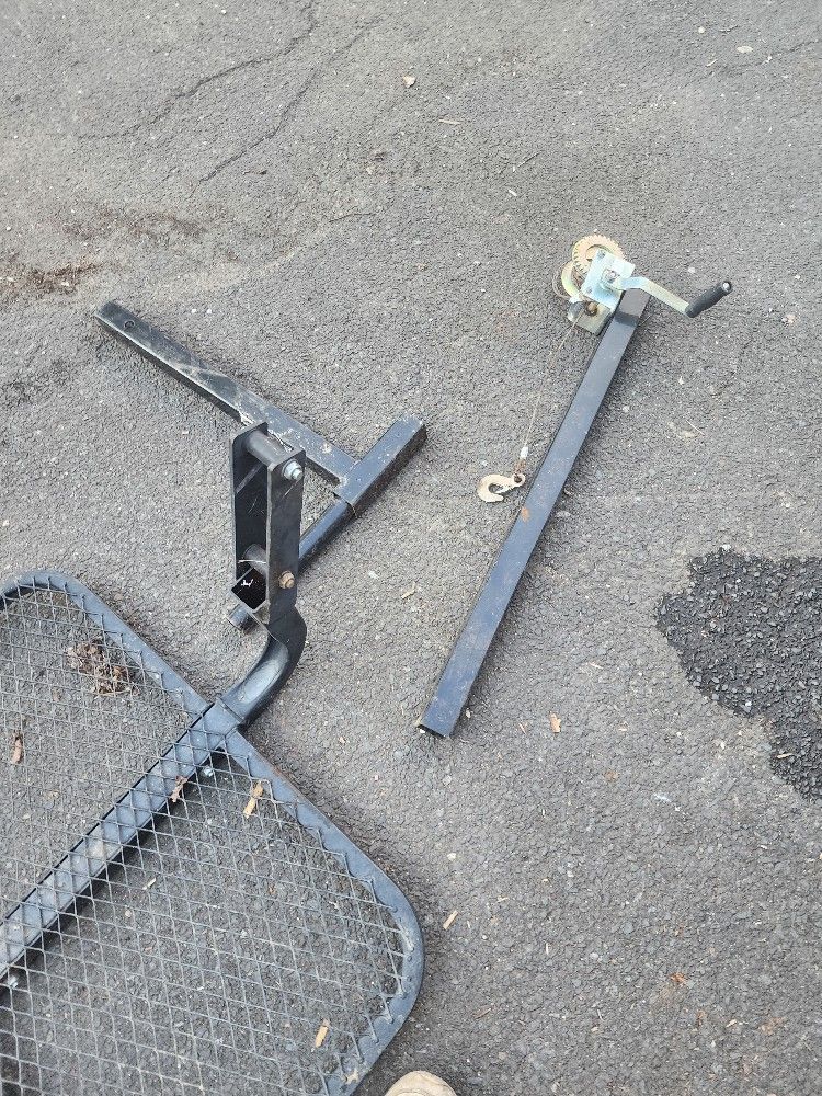 Hitch Winch With Tree Basket