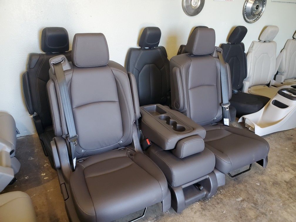 BRAND NEW CHARCOAL LEATHER BUCKET SEATS WITH SEATBELTS AND MIDDLE SEAT 