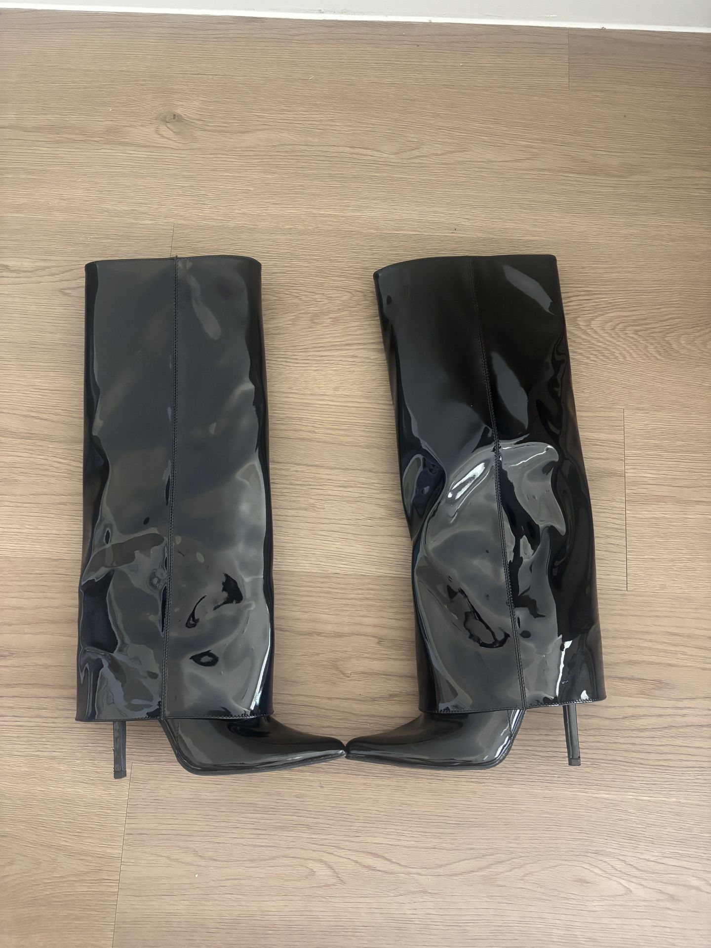 Black shark boots